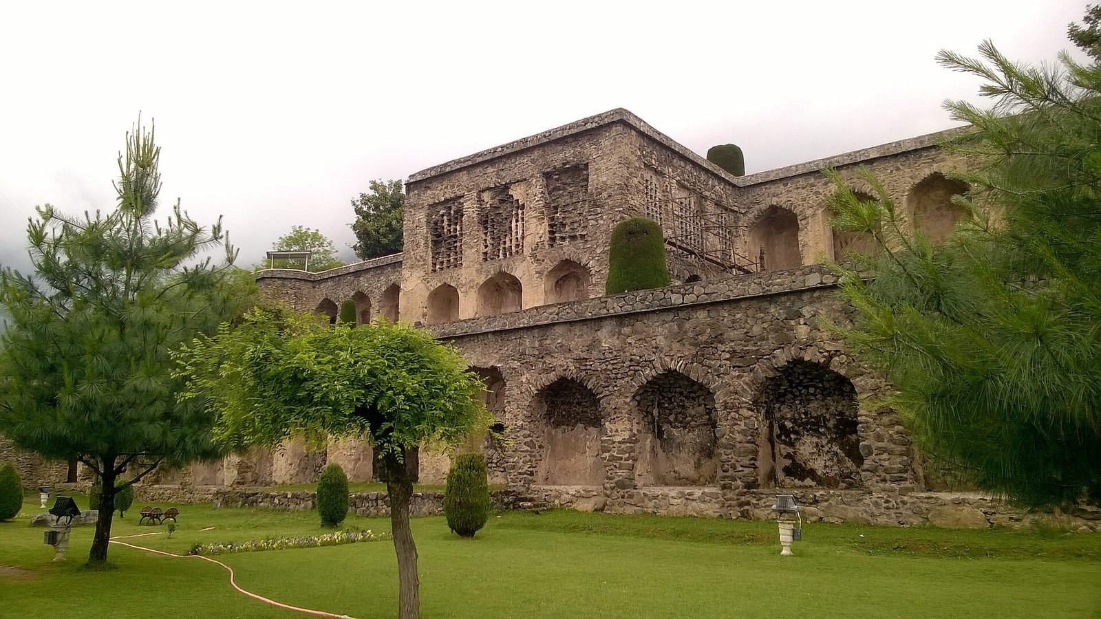 Pari Mahal, above Srinagar